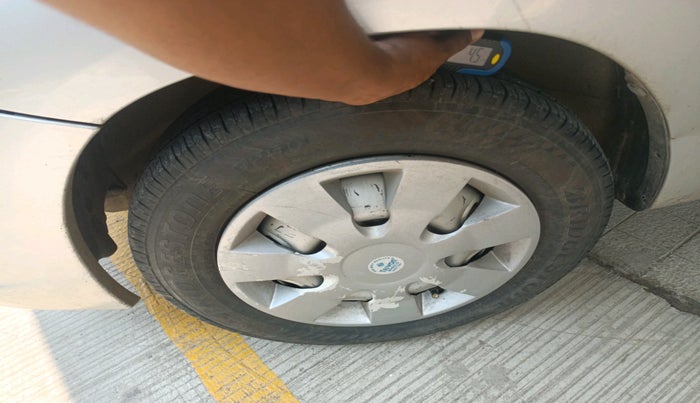 2011 Maruti Zen Estilo LXI, Petrol, Manual, 59,414 km, tyre