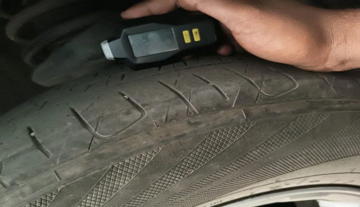 2008 Honda CRV 2.0L 2WD MT, Petrol, Manual, 1,79,478 km, tyre