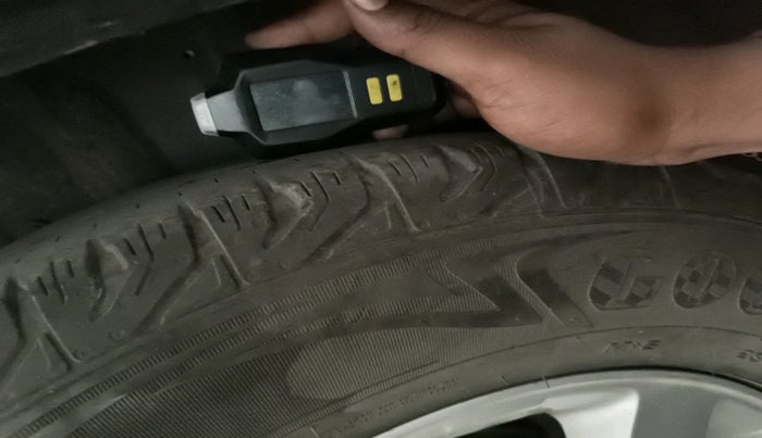 2008 Honda CRV 2.0L 2WD MT, Petrol, Manual, 1,79,478 km, tyre