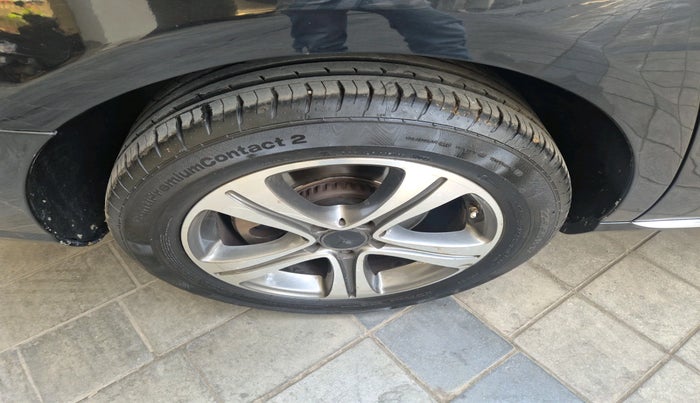 2017 Mercedes Benz E Class E 220 CDI AVANTGARDE, Diesel, Automatic, 1,24,609 km, tyre