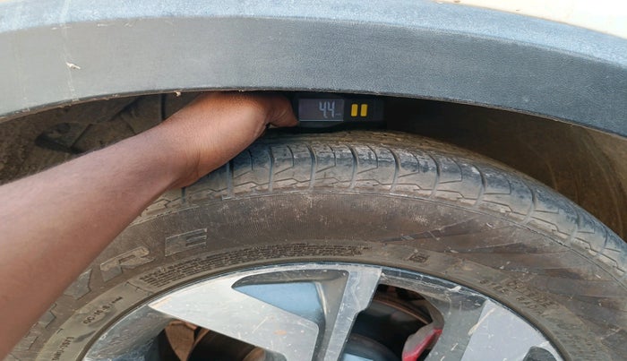 2020 KIA SONET GTX PLUS 1.5 AT, Diesel, Automatic, 1,83,731 km, tyre