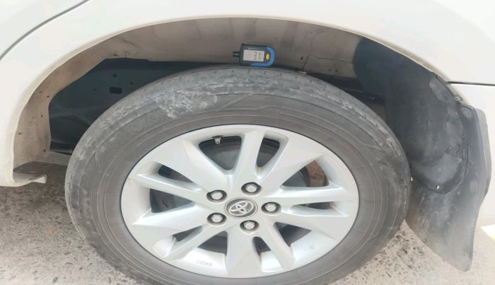 2019 Toyota Innova Crysta 2.4 VX 8 STR, Diesel, Manual, 2,61,978 km, tyre