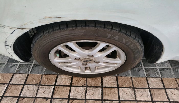 2010 Ford Fiesta SXI 1.4 DIESEL ABS, Diesel, Manual, 2,06,364 km, tyre