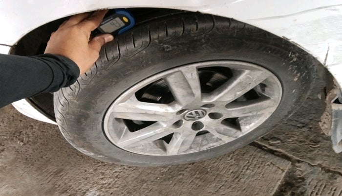 2011 Volkswagen Vento HIGHLINE DIESEL 1.6, Diesel, Manual, 1,28,406 km, tyre