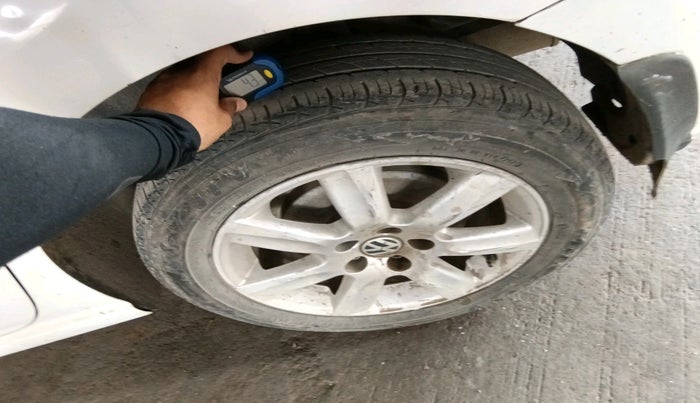 2011 Volkswagen Vento HIGHLINE DIESEL 1.6, Diesel, Manual, 1,28,406 km, tyre