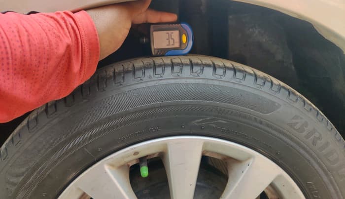2012 Maruti Ertiga ZXI, CNG, Manual, 84,253 km, tyre