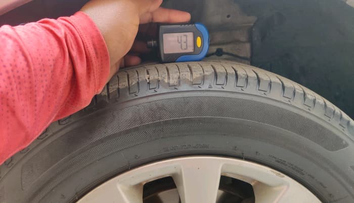 2012 Maruti Ertiga ZXI, CNG, Manual, 84,253 km, tyre