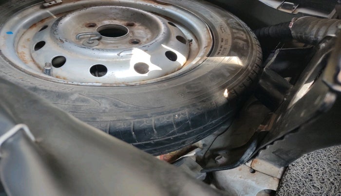 2016 Maruti Wagon R 1.0 LXI CNG, CNG, Manual, 1,41,739 km, tyre