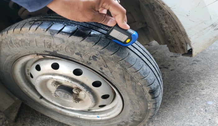 2016 Maruti Wagon R 1.0 LXI CNG, CNG, Manual, 1,41,739 km, tyre