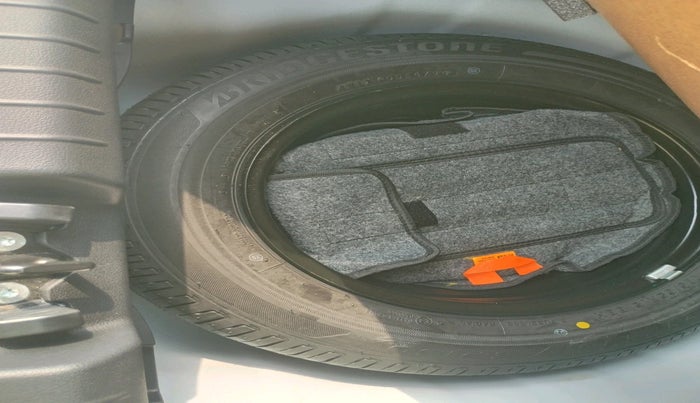 2025 Hyundai NEW I20 ASTA 1.2 MT, Petrol, Manual, 3,499 km, tyre