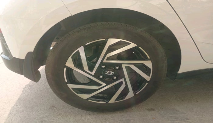 2025 Hyundai NEW I20 ASTA 1.2 MT, Petrol, Manual, 3,499 km, tyre