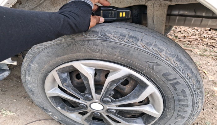 2023 Maruti Eeco 5 STR AC CNG, CNG, Manual, 70,450 km, tyre