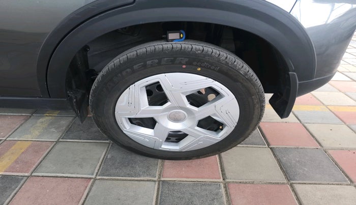 2025 Tata NEXON Pure Plus 1.2 Petrol 6MT, Petrol, Manual, 1,930 km, tyre