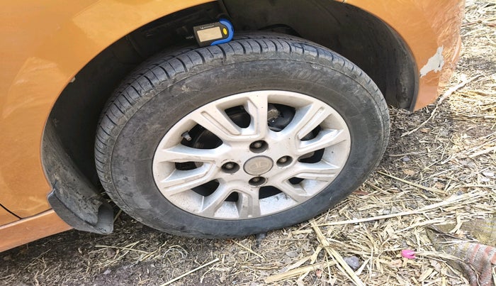 2017 Tata Tiago XZA PETROL, Petrol, Automatic, 52,794 km, tyre