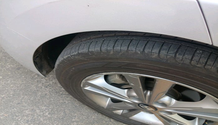 2017 Hyundai New Elantra 1.6 SX (O) AT DIESEL, Diesel, Automatic, 1,08,886 km, tyre