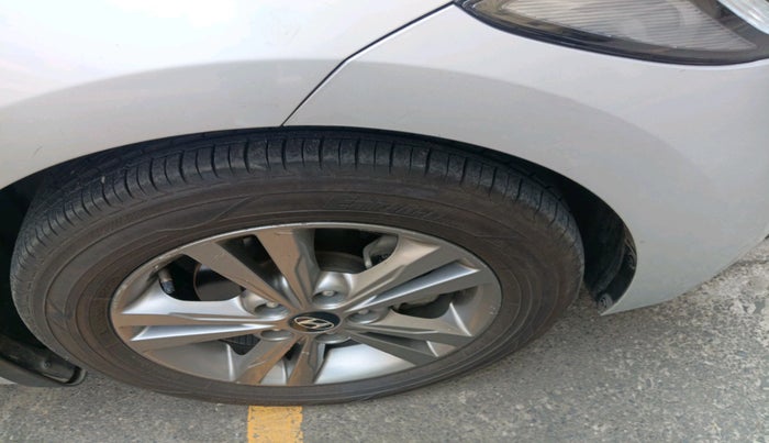 2017 Hyundai New Elantra 1.6 SX (O) AT DIESEL, Diesel, Automatic, 1,08,886 km, tyre