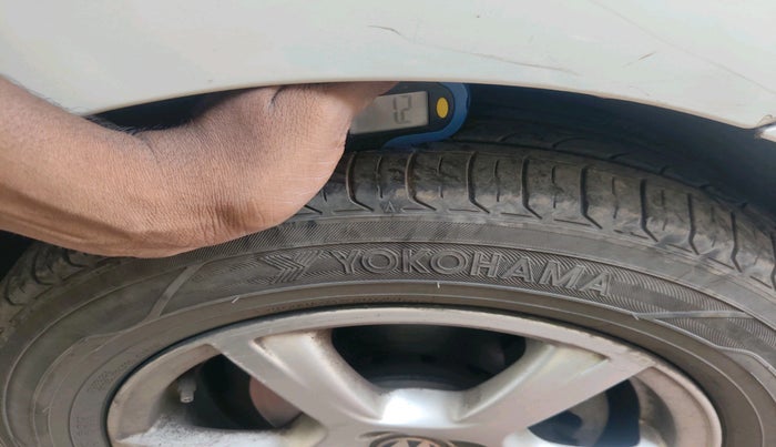 2013 Volkswagen Vento HIGHLINE DIESEL 1.6, Diesel, Manual, 1,58,183 km, tyre