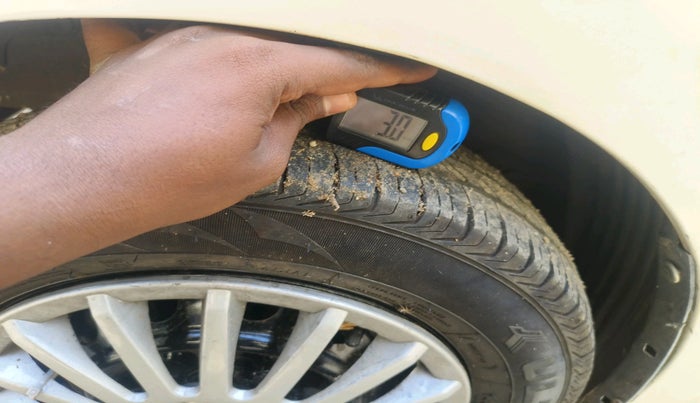 2017 Hyundai Eon ERA +, Petrol, Manual, 78,206 km, tyre