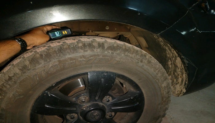 2015 Tata Safari Storme 2.2 VX 4X2, Diesel, Manual, 1,66,349 km, tyre