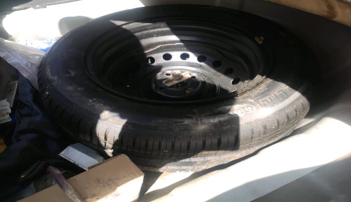 2015 Hyundai Verna FLUIDIC 4S 1.6 VTVT S, Petrol, Manual, 77,846 km, tyre