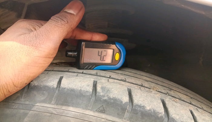 2012 Maruti Swift Dzire VXI, Petrol, Manual, 1,03,571 km, tyre