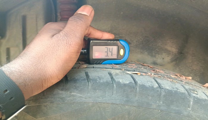 2012 Maruti Swift Dzire VXI, Petrol, Manual, 1,03,571 km, tyre