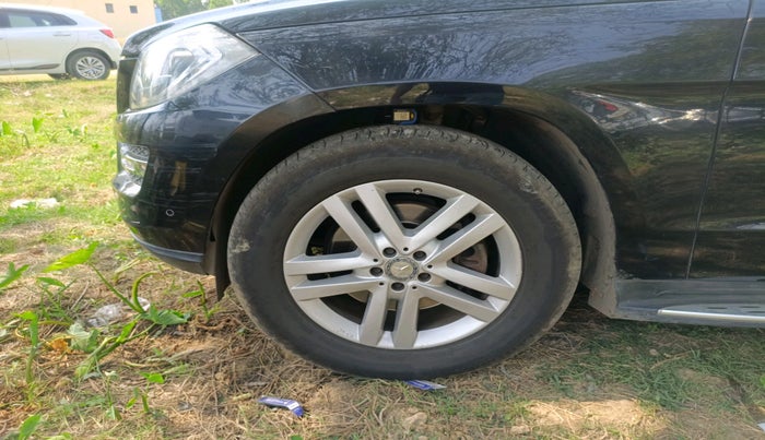 2015 Mercedes Benz GL Class 350 CDI 4Matic, Diesel, Automatic, 1,09,487 km, tyre