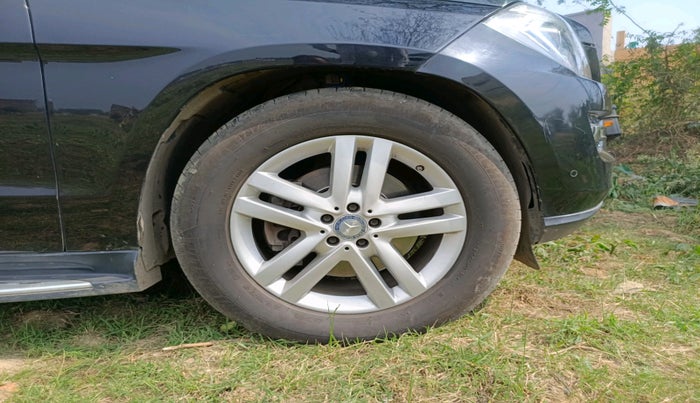 2015 Mercedes Benz GL Class 350 CDI 4Matic, Diesel, Automatic, 1,09,487 km, tyre