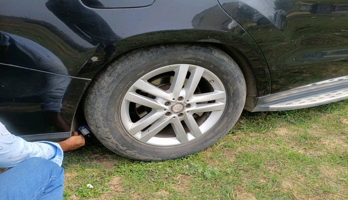 2015 Mercedes Benz GL Class 350 CDI 4Matic, Diesel, Automatic, 1,09,487 km, tyre