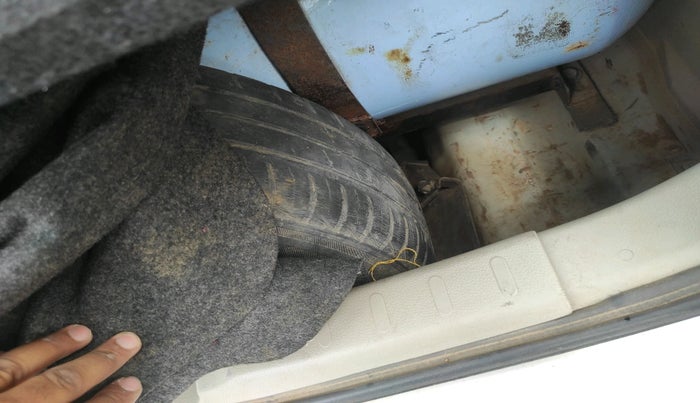 2016 Maruti Celerio VXI, CNG, Manual, 1,24,499 km, tyre