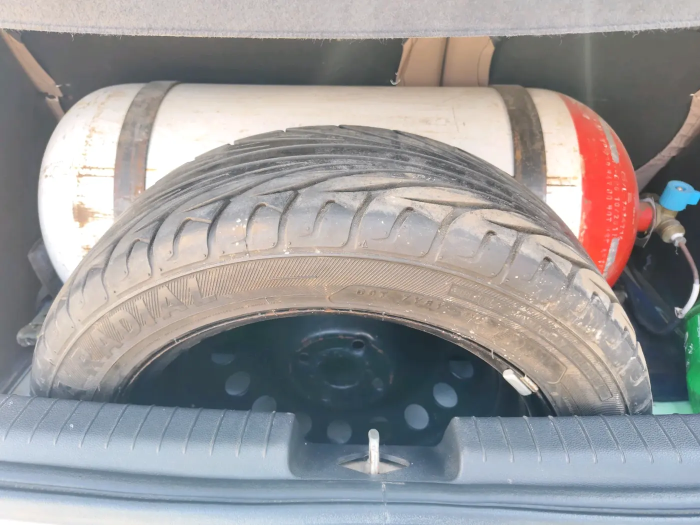 2017 Hyundai Elite i20 ASTA 1.2 (O), CNG, Manual, 1,50,151 km, tyre