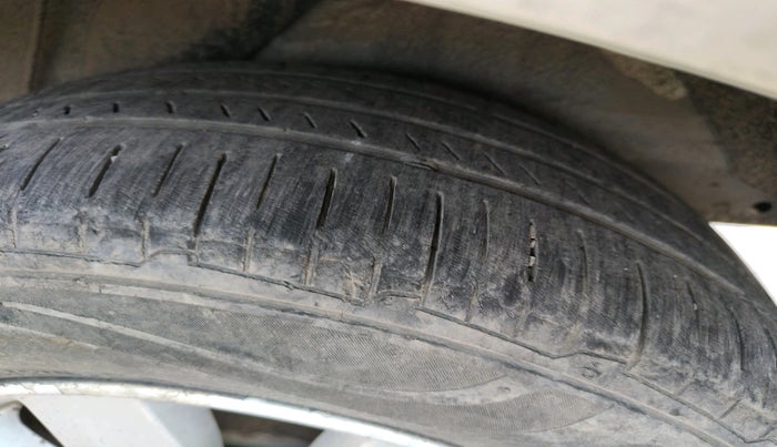 2013 Hyundai i20 SPORTZ 1.4 CRDI, Diesel, Manual, 1,74,170 km, tyre