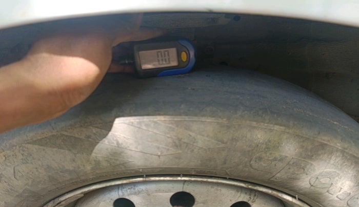 2016 Maruti Swift Dzire VXI, CNG, Manual, 1,90,467 km, tyre