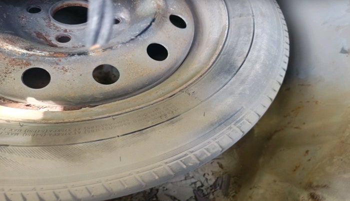 2016 Maruti Swift Dzire VXI, CNG, Manual, 1,90,467 km, tyre