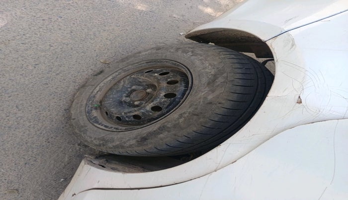 2016 Maruti Swift Dzire VXI, CNG, Manual, 1,90,467 km, tyre