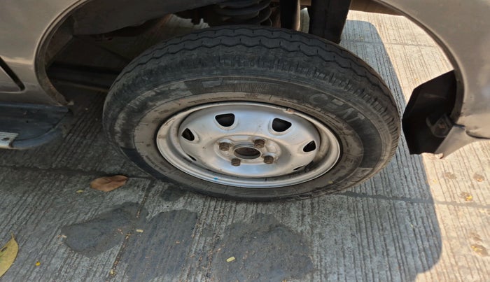 2011 Maruti Eeco 5 STR WITH A/C+HTR CNG, CNG, Manual, 2,23,634 km, tyre