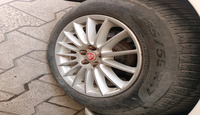 2014 Jaguar XF 2.2 DIESEL LUXURY, Diesel, Automatic, 88,901 km, tyre