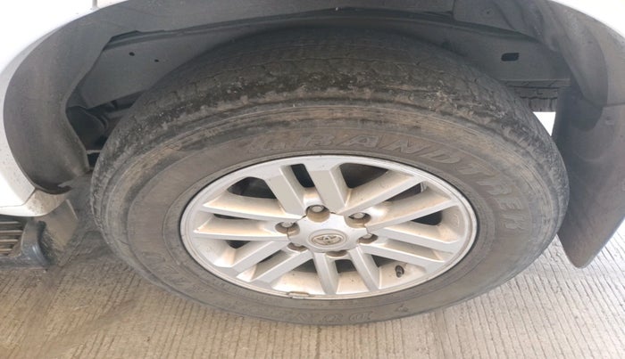 2014 Toyota Fortuner 3.0 4X2 AT, Diesel, Automatic, 1,15,223 km, tyre