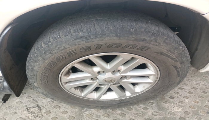 2014 Toyota Fortuner 3.0 4X2 AT, Diesel, Automatic, 1,15,223 km, tyre