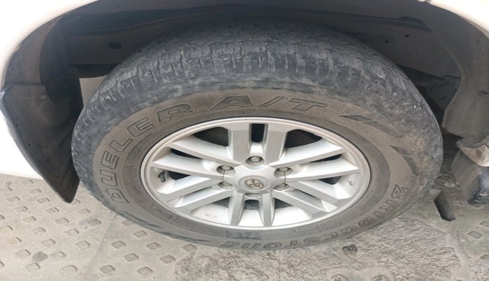 2014 Toyota Fortuner 3.0 4X2 AT, Diesel, Automatic, 1,15,223 km, tyre