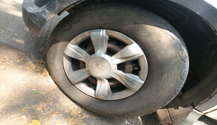 2012 Mahindra Xylo E4, Diesel, Manual, 2,45,934 km, tyre