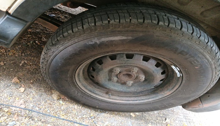 2012 Mahindra Xylo E4, Diesel, Manual, 2,45,934 km, tyre