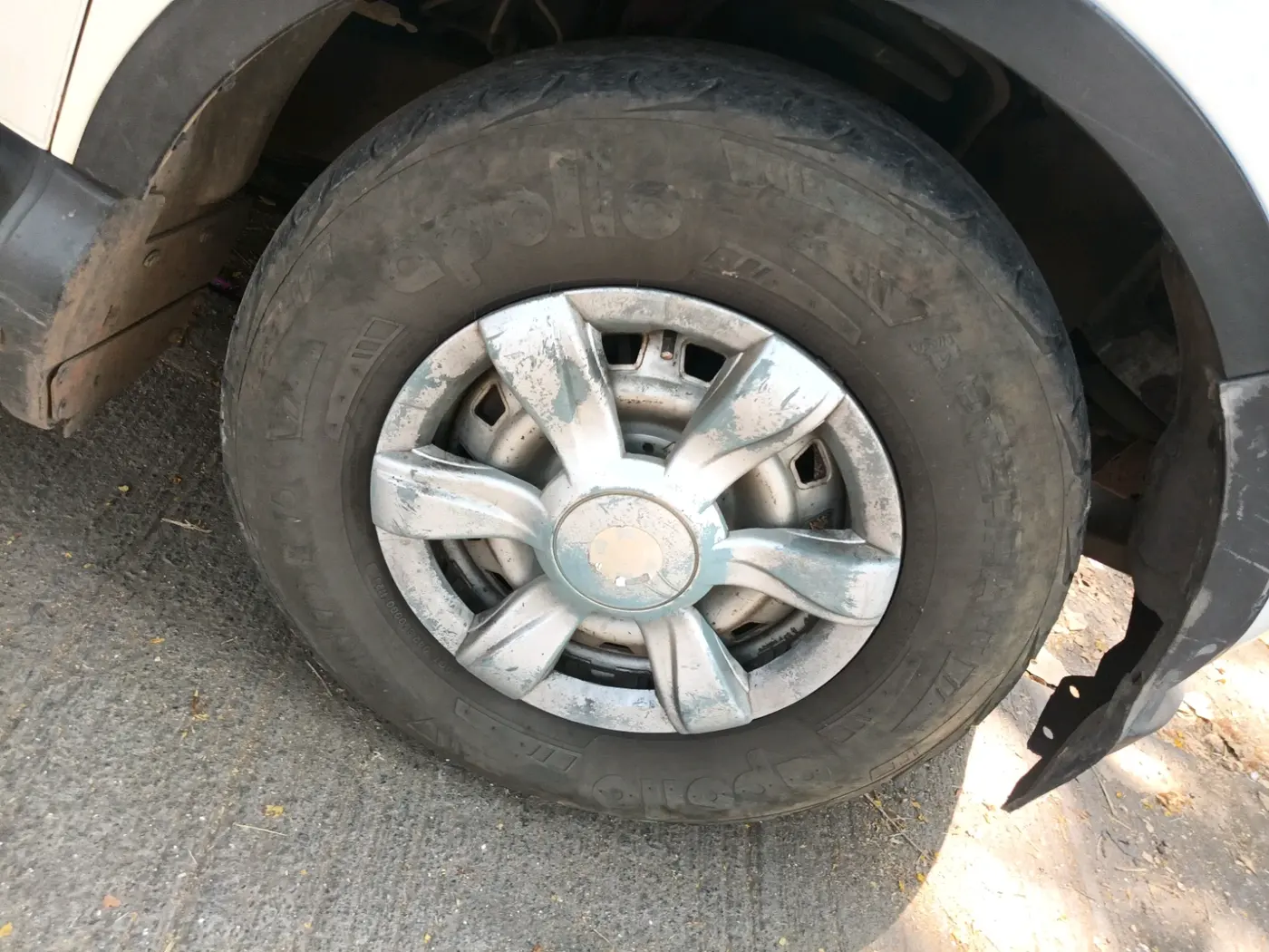 2012 Mahindra Xylo E4, Diesel, Manual, 2,45,936 km, tyre