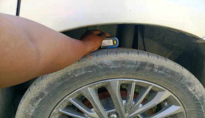 2021 Maruti Ertiga ZXI+ SHVS, Petrol, Manual, 1,06,473 km, tyre