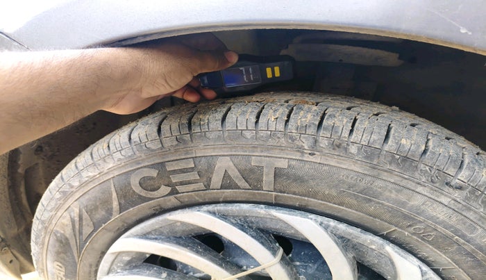 2014 Maruti Swift LXI, Petrol, Manual, 1,17,984 km, tyre