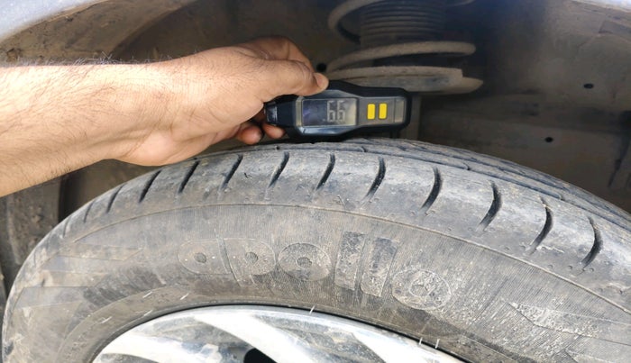 2014 Maruti Swift LXI, Petrol, Manual, 1,17,984 km, tyre