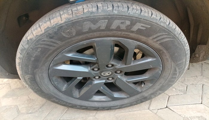 2022 Tata Harrier XTA PLUS 2.0L KRYOTEC HALO DARK EDITION , Diesel, Automatic, 74,297 km, tyre