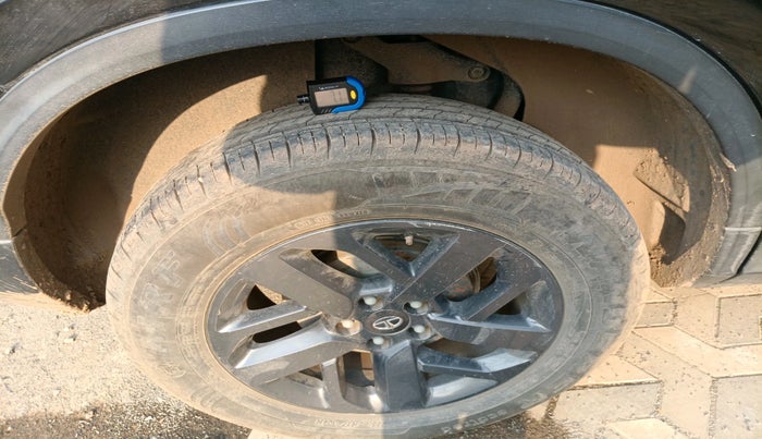 2022 Tata Harrier XTA PLUS 2.0L KRYOTEC HALO DARK EDITION , Diesel, Automatic, 74,297 km, tyre