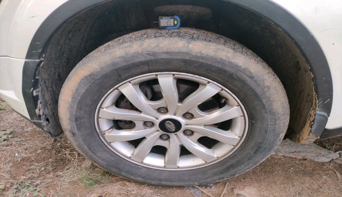 2016 Mahindra XUV500 W10 AT 1.99, Diesel, Automatic, 1,02,561 km, tyre