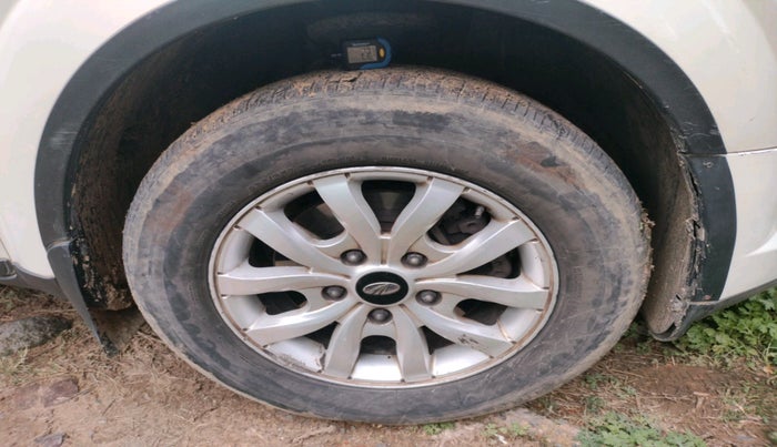 2016 Mahindra XUV500 W10 AT 1.99, Diesel, Automatic, 1,02,561 km, tyre